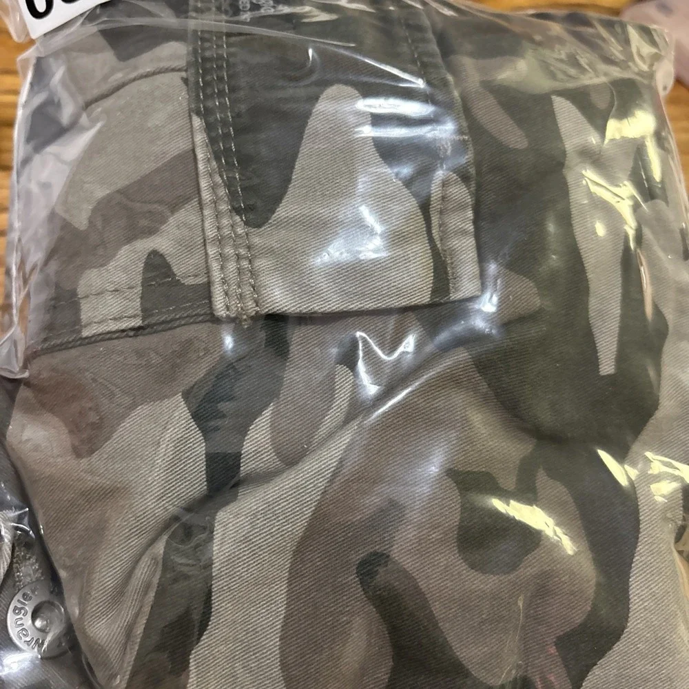 NWT Wrangler Camo Cargo Pants Men 40x30 Woodland Camouflage Relaxed Lined Hiking